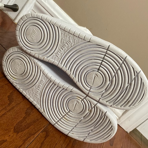 Nike Court Borough Mid 2-  Size  6Y - used - Picture 7 of 9